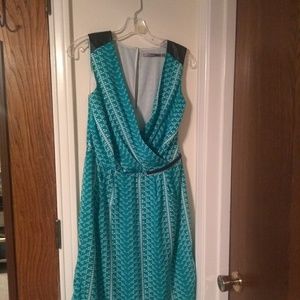 Stylish Sleeveless Dress - Green & White